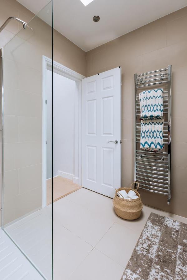 Luxury And Bright Bedrooms In Queens Park 런던 외부 사진
