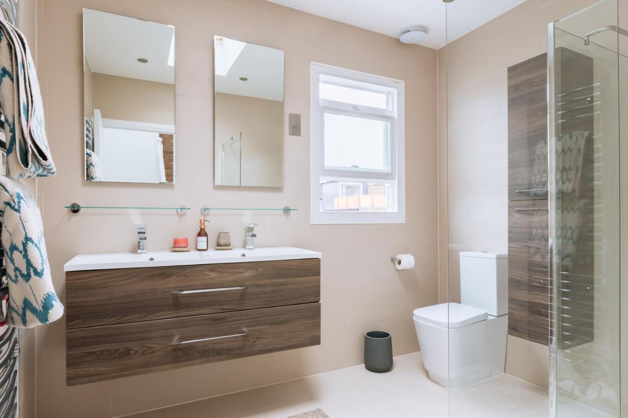 Luxury And Bright Bedrooms In Queens Park 런던 외부 사진
