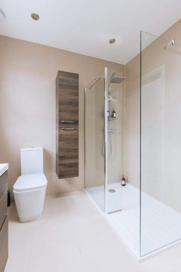 Luxury And Bright Bedrooms In Queens Park 런던 외부 사진